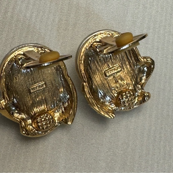 Pair of Vintage Roman Golden Faux Pearl Clip On Earrings - Picture 10 of 13